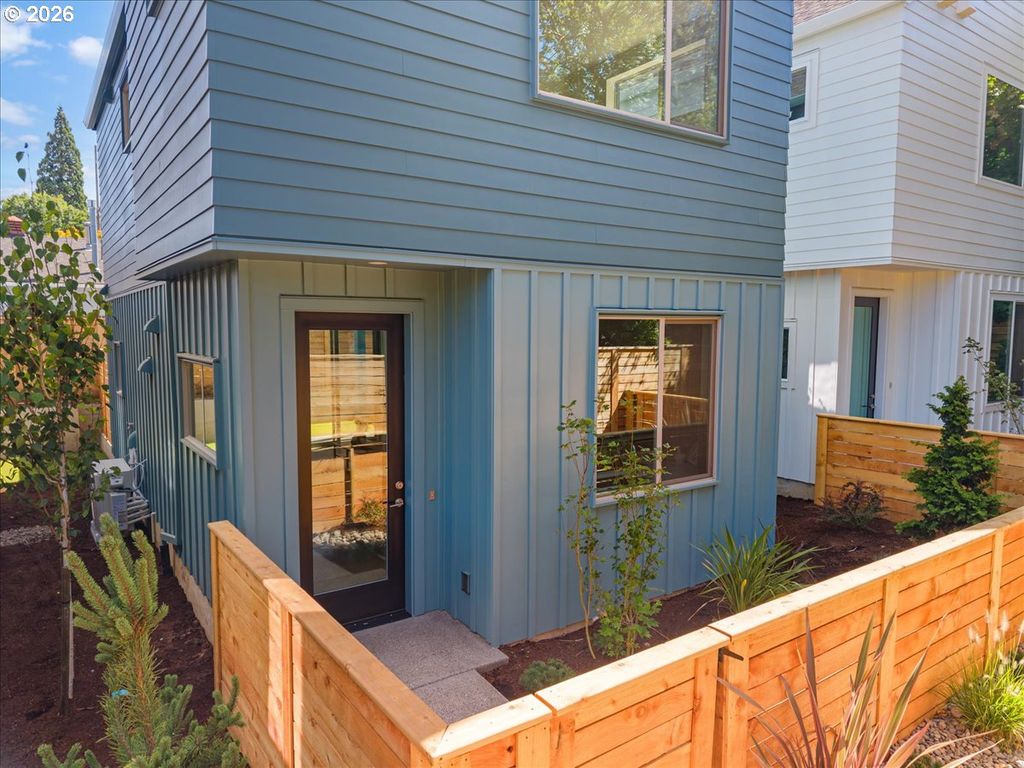 2524 Se 18TH Ave, Portland, OR 97202