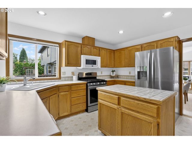 2750 Ne ELLIOTT Ave, Gresham, OR 97030