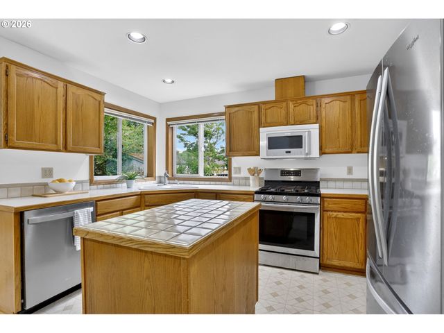 2750 Ne ELLIOTT Ave, Gresham, OR 97030