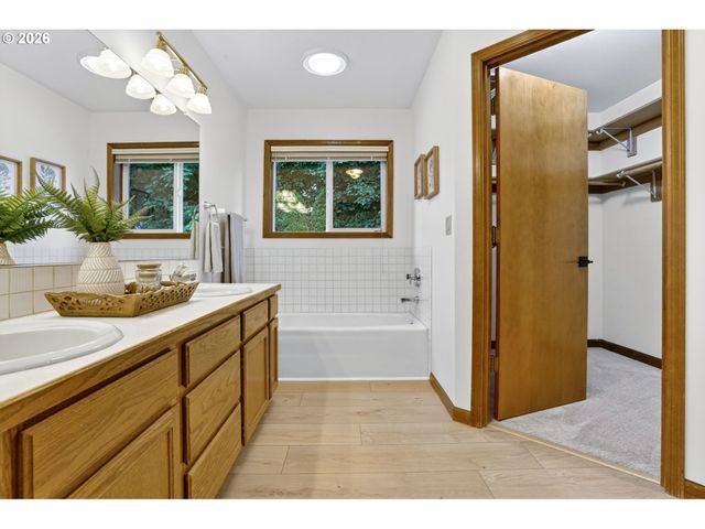 2750 Ne ELLIOTT Ave, Gresham, OR 97030