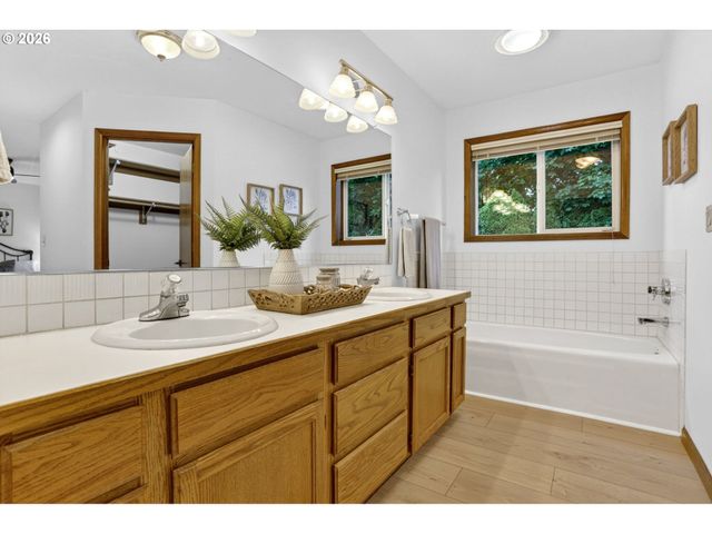 2750 Ne ELLIOTT Ave, Gresham, OR 97030