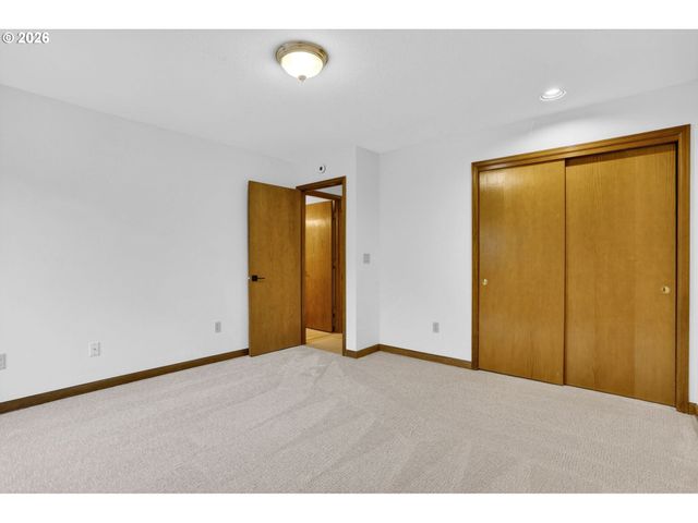 2750 Ne ELLIOTT Ave, Gresham, OR 97030