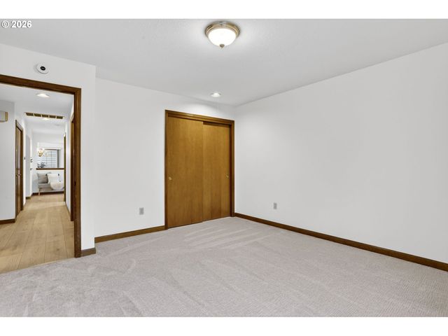 2750 Ne ELLIOTT Ave, Gresham, OR 97030