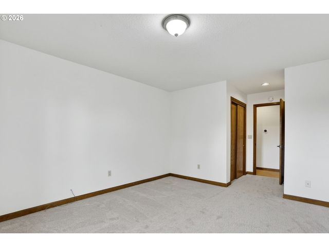 2750 Ne ELLIOTT Ave, Gresham, OR 97030