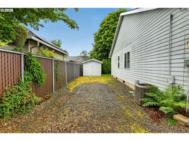 2750 Ne ELLIOTT Ave, Gresham, OR 97030