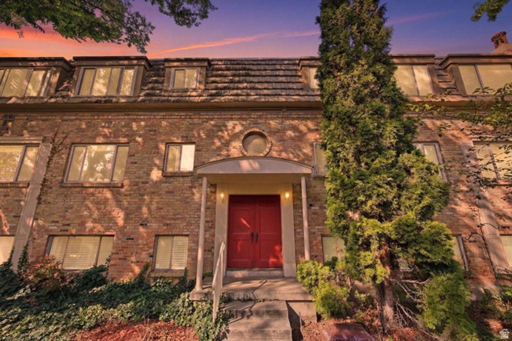 2220 E MURRAY HOLLADAY RD #110, Holladay, UT 84117 — exterior