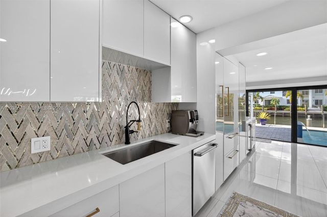 2611 NE 36th Street, Lighthouse Point, FL 33064