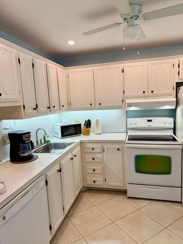 300 NE 26TH Avenue 2010, Boynton Beach, FL 33435
