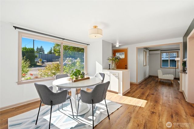 11526 3rd Avenue NE, Seattle, WA 98125
