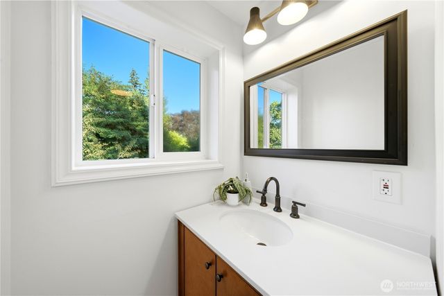 11526 3rd Avenue NE, Seattle, WA 98125