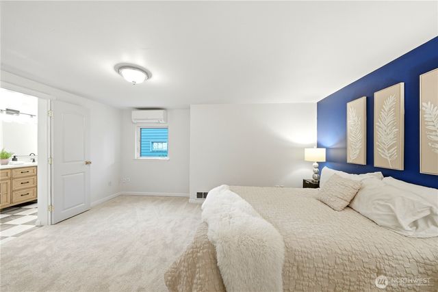 11526 3rd Avenue NE, Seattle, WA 98125