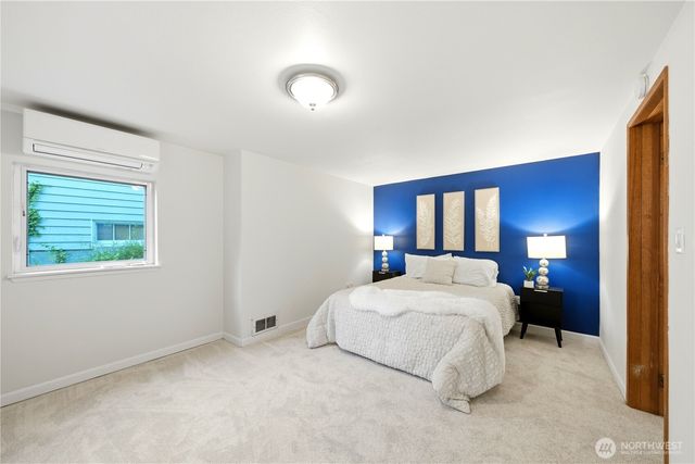 11526 3rd Avenue NE, Seattle, WA 98125