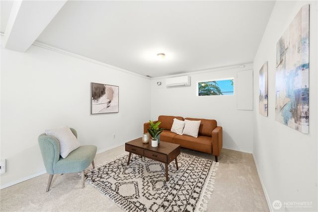 11526 3rd Avenue NE, Seattle, WA 98125