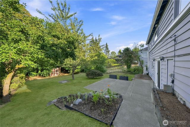 11526 3rd Avenue NE, Seattle, WA 98125