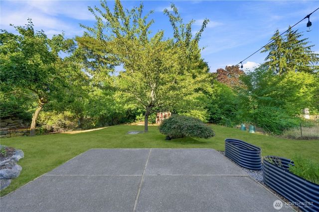 11526 3rd Avenue NE, Seattle, WA 98125