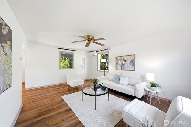 11526 3rd Avenue NE, Seattle, WA 98125