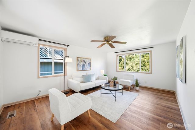 11526 3rd Avenue NE, Seattle, WA 98125