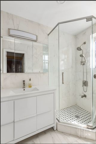 6910 Yellowstone Blvd Apt 507, New York City, NY 11375