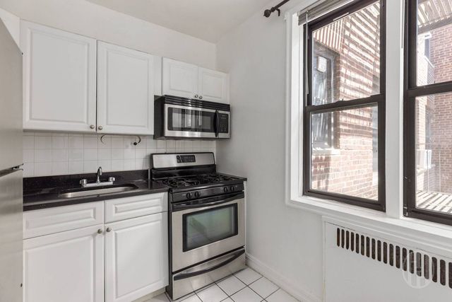 6910 Yellowstone Blvd Apt 507, New York City, NY 11375