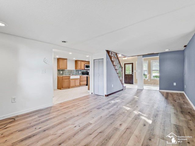 109 W Dean Road, Temperance, MI 48182