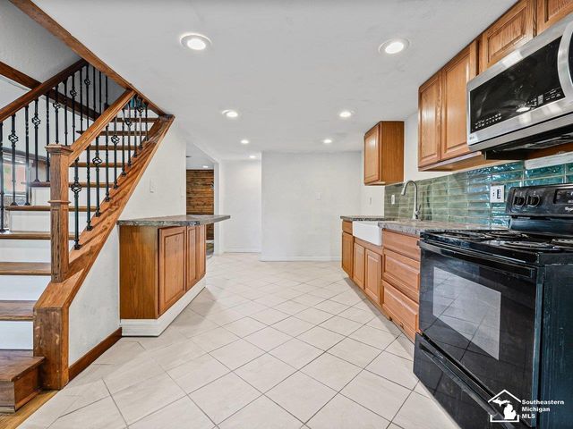 109 W Dean Road, Temperance, MI 48182