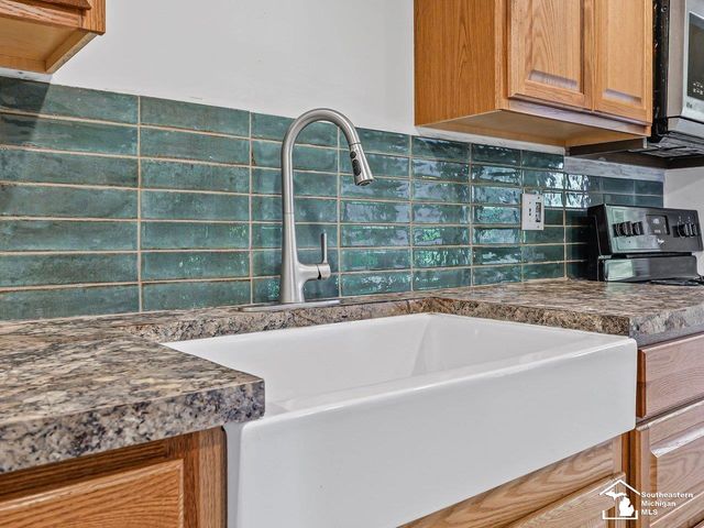 109 W Dean Road, Temperance, MI 48182