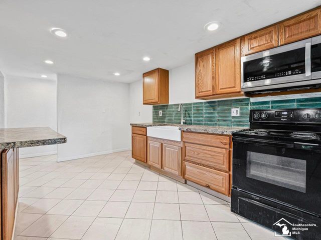 109 W Dean Road, Temperance, MI 48182