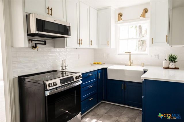 1004 E Buena Vista Avenue, Victoria, TX 77901