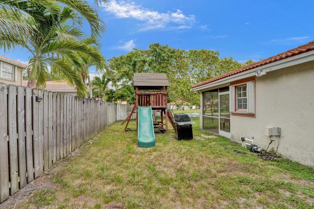 13525 NW 5th Court, Plantation, FL 33325