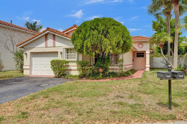 13525 NW 5th Court, Plantation, FL 33325