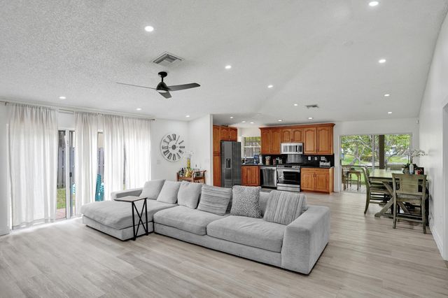 13525 NW 5th Court, Plantation, FL 33325