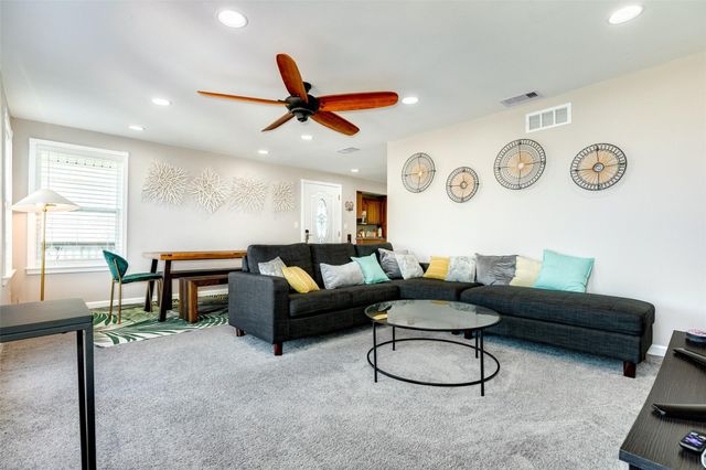 4421 Pelican Road, Jamaica Beach, TX 77554