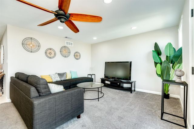 4421 Pelican Road, Jamaica Beach, TX 77554