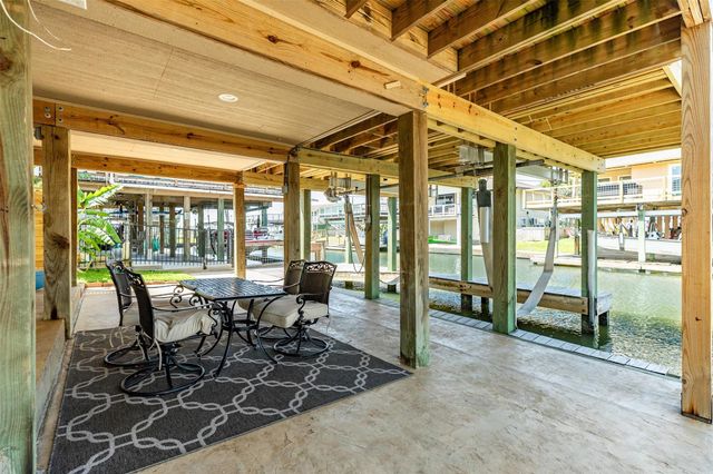 4421 Pelican Road, Jamaica Beach, TX 77554