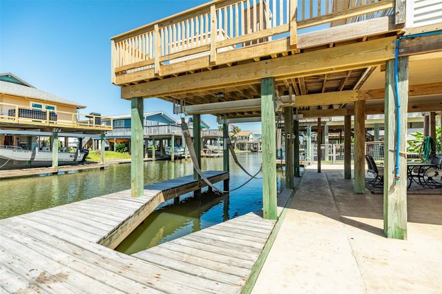 4421 Pelican Road, Jamaica Beach, TX 77554