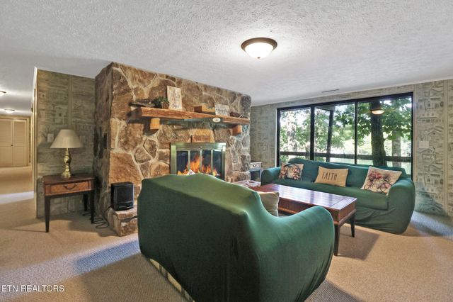 155 Meadowview Drive, Crossville, TN 38558