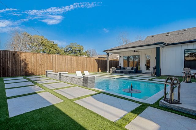 3111 Hedgerow Drive, Dallas, TX 75235