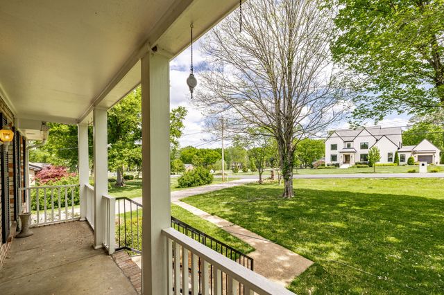 1525 Lipscomb Dr, Brentwood, TN 37027