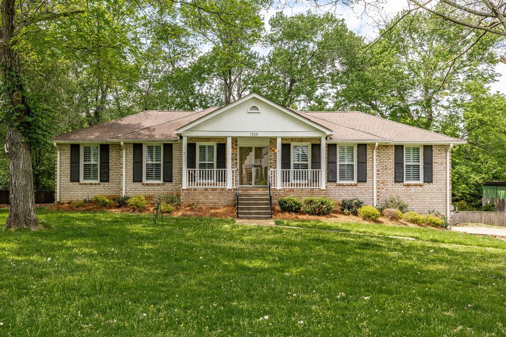 1525 Lipscomb Dr, Brentwood, TN 37027