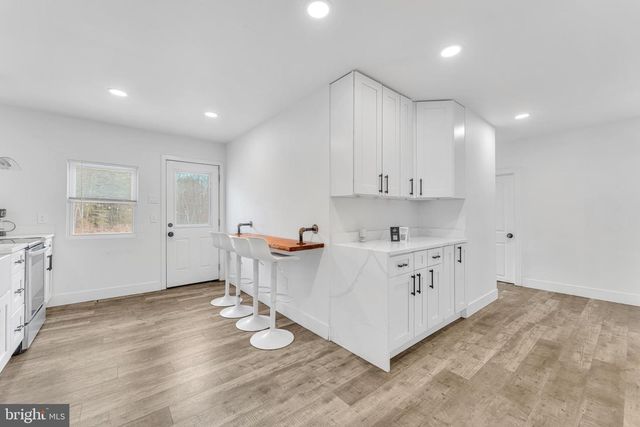 572 ZOE RD, Sicklerville, NJ 08081