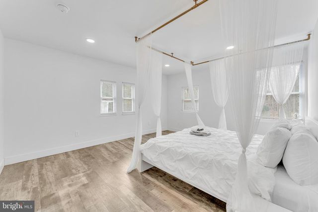 572 ZOE RD, Sicklerville, NJ 08081