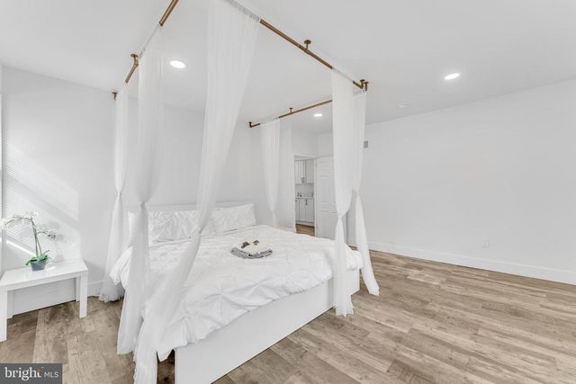 572 ZOE RD, Sicklerville, NJ 08081