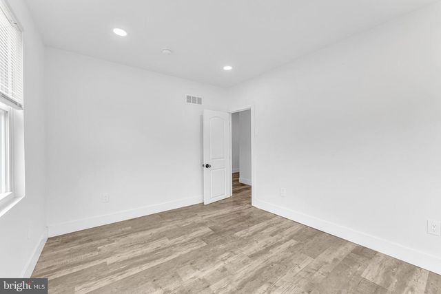 572 ZOE RD, Sicklerville, NJ 08081