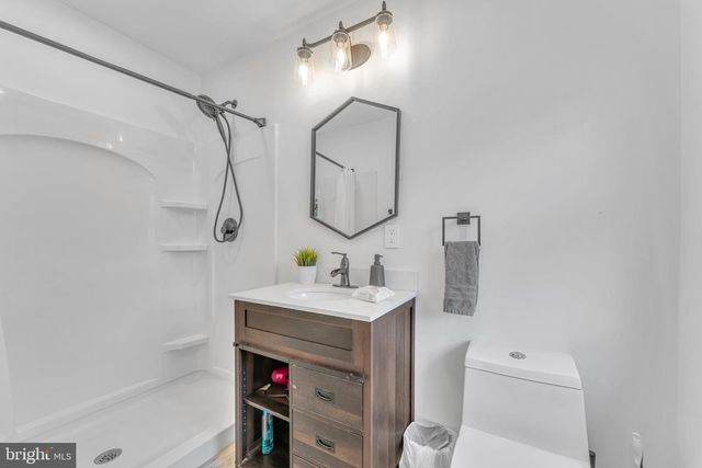 572 ZOE RD, Sicklerville, NJ 08081