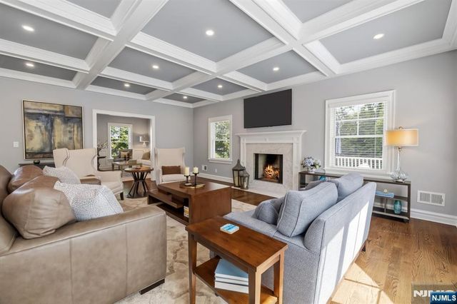 2 Weimer Court, Allendale, NJ 07401