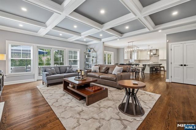 2 Weimer Court, Allendale, NJ 07401