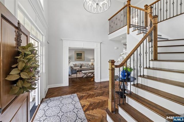 2 Weimer Court, Allendale, NJ 07401