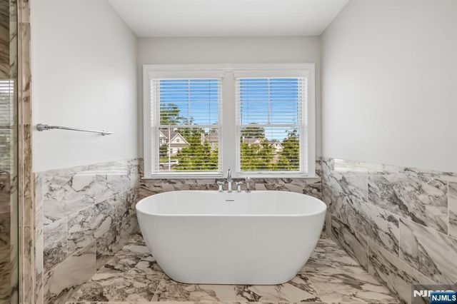 2 Weimer Court, Allendale, NJ 07401