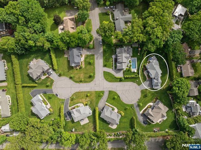 2 Weimer Court, Allendale, NJ 07401