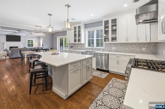 2 Weimer Court, Allendale, NJ 07401